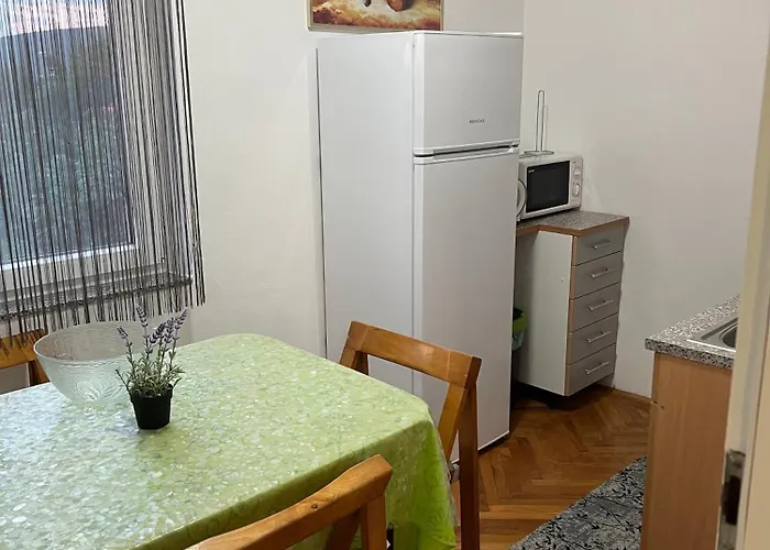 Ferguson דירה יאדראנובו